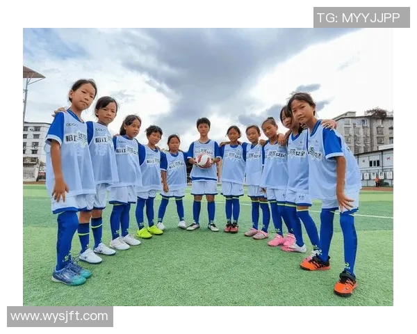 与足球明星亲密接触的瞬间记录我的足球梦与偶像的合影故事