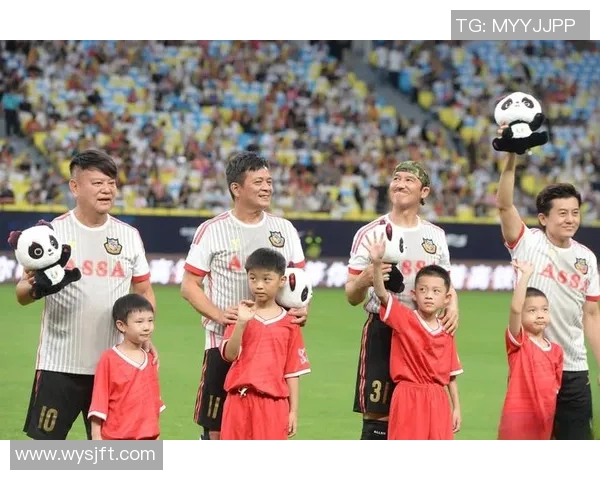 小孩们模仿足球明星精彩瞬间合集视频分享